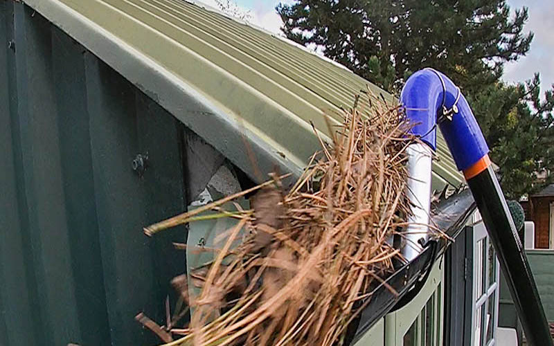 High-level vacuum gutter cleaning in Eymet, Bergerac, Sarlat and most of Dordogne/Périgord
